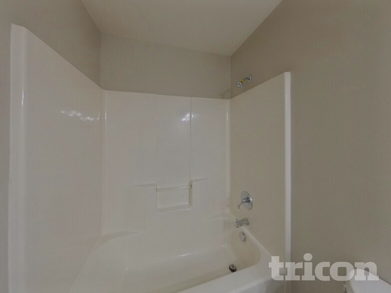 Building Photo - 1001 Southridge Dr