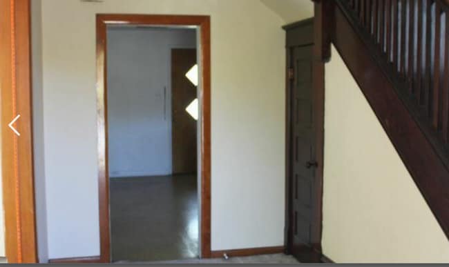 Building Photo - 5 bedroom, 2 bath home available in York neighborhood!