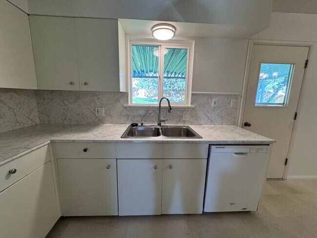 Building Photo - 950 Taney Ln