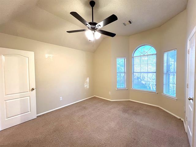Building Photo - 705 Pine Lakes Dr