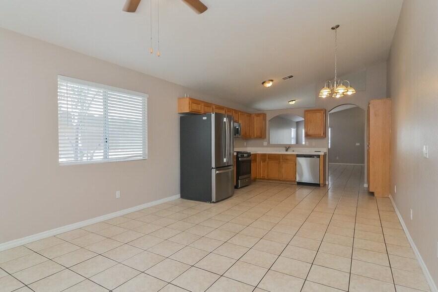Building Photo - 6563 Grand Oaks Dr