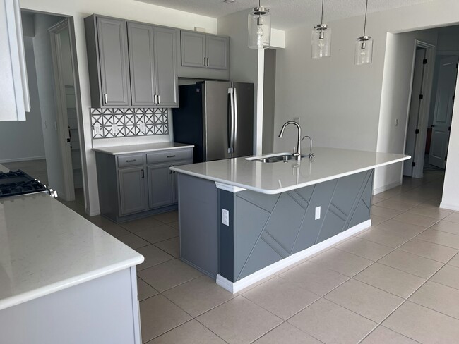 Building Photo - 5115 Los Robles Ct