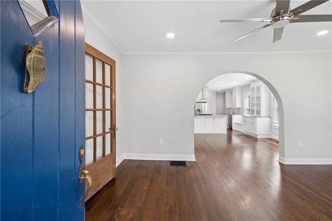 Building Photo - 1213 Cameron Ct NE