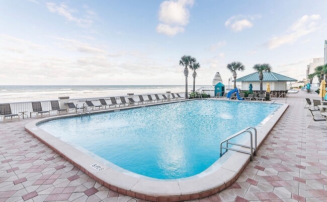 Building Photo - Ocean FRONT Studio! Amazing and must see! DEPOSIT-FREE Renting option thru OBLIGO! Deposit Altern...