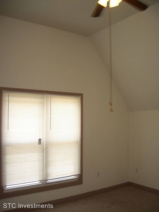 Building Photo - 4 br, 1.5 bath House - 527 N. Lafayette