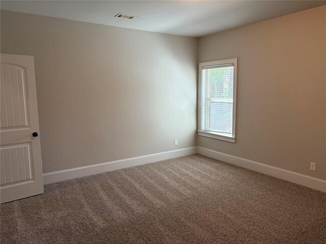 Building Photo - 410 Live Oak Pass