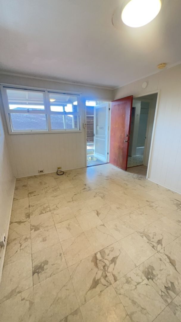 Building Photo - 1 Bedroom Cottage in Kaimuki, Full Kitchen...