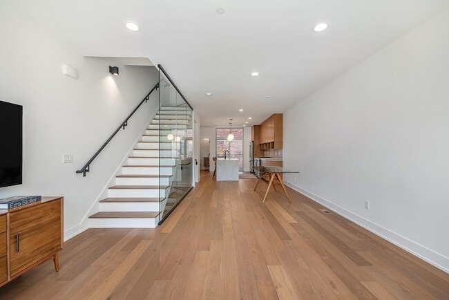 Building Photo - 2805 Brush St