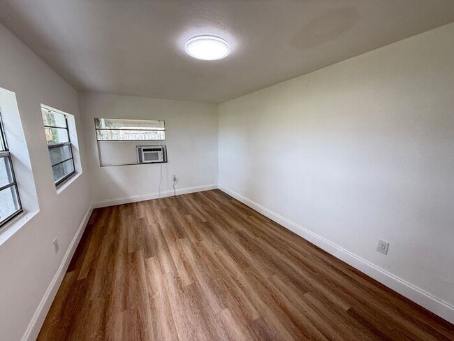 Building Photo - Groveland Home on large lot