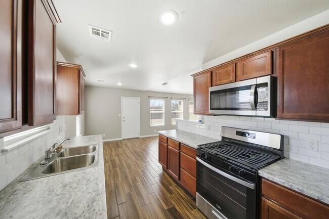 Building Photo - 10710 N 146th E Ave