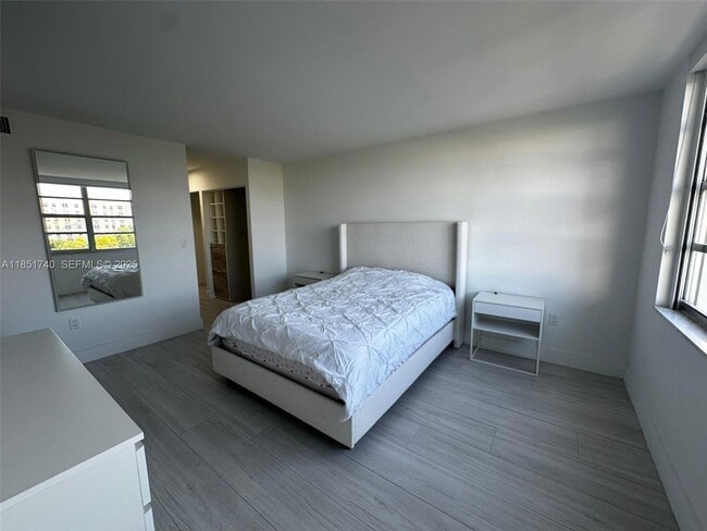 Building Photo - 2780 NE 183rd St