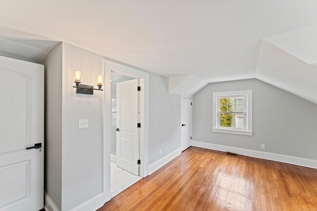 Building Photo - 80 3rd St