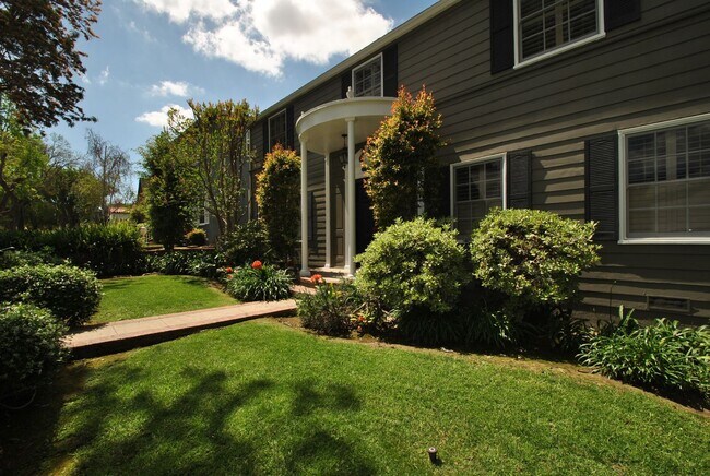 Building Photo - Stunning Colonial Revival in Bixby Knolls