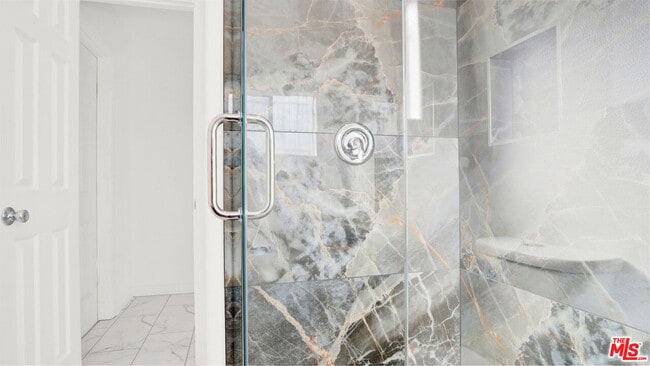 Building Photo - 2239 W Lincoln St