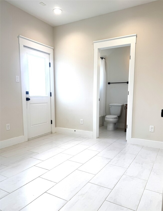 Building Photo - 5338 Donovan Gdns Ln