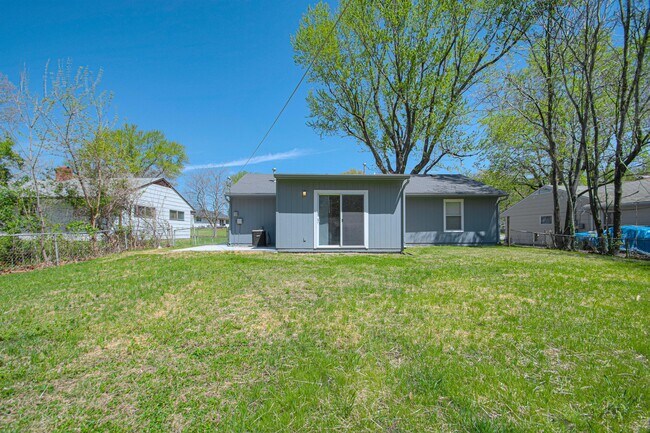 Building Photo - 6905 E 112th St