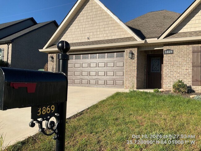 Building Photo - One Year Old - 3 Bedroom House