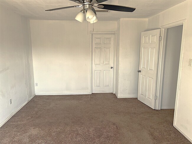 Building Photo - 19906 Rising Star Dr