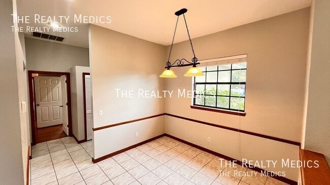 Building Photo - 2372 Sunnyview Dr