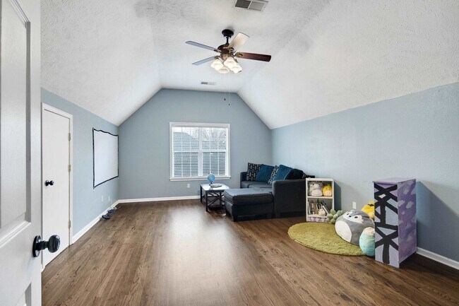 Building Photo - 115 Cottonwood Dr