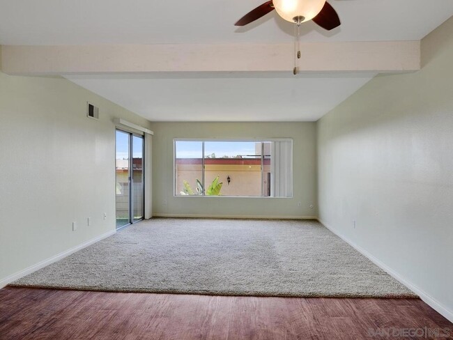 Building Photo - 6868 Hyde Park Dr
