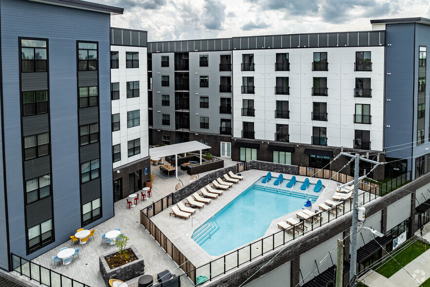 Primary Photo - CODA Wedgewood Houston Luxury Apartments