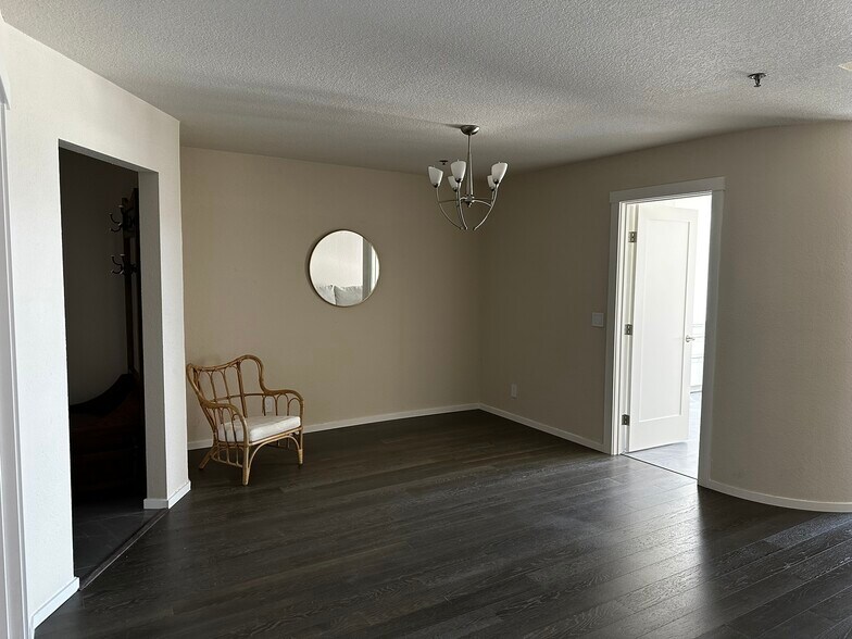 Living Room - 126 Cityview Dr