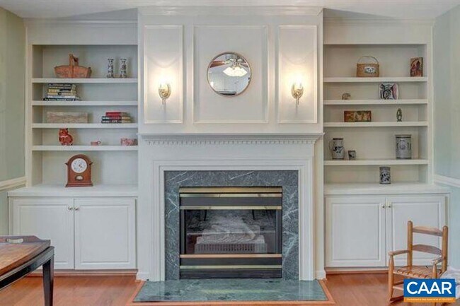 Building Photo - 1150 River Oaks Ln