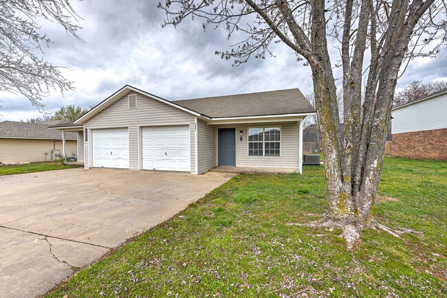 Building Photo - 4660 W Dover St