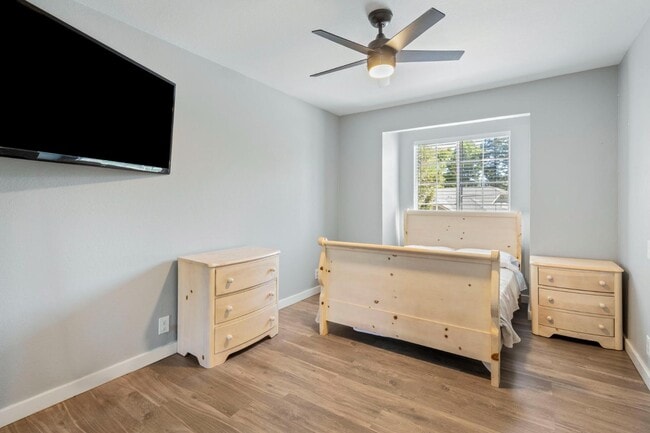 Building Photo - 9049 Laguna Springs Way