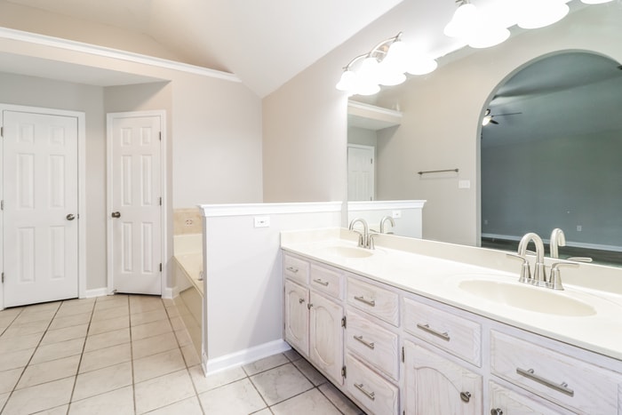 Building Photo - 1875 Carlyn Cove