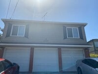 Building Photo - 2 bed/1 bath with garage