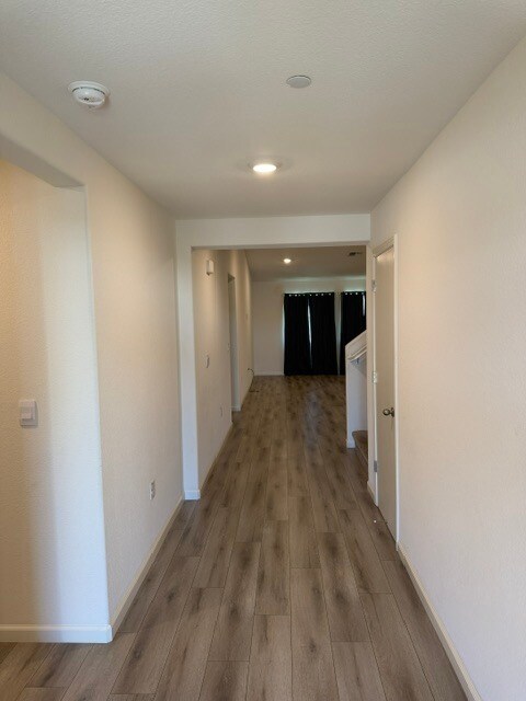 Building Photo - Newer Build, All Electric Home 5 Bedrooms, Loft, 3 bathrooms