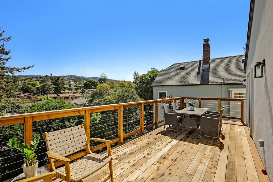 Building Photo - 914 Everett Ave