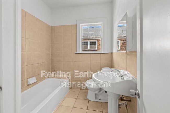 Building Photo - 1420 44th St Ensley