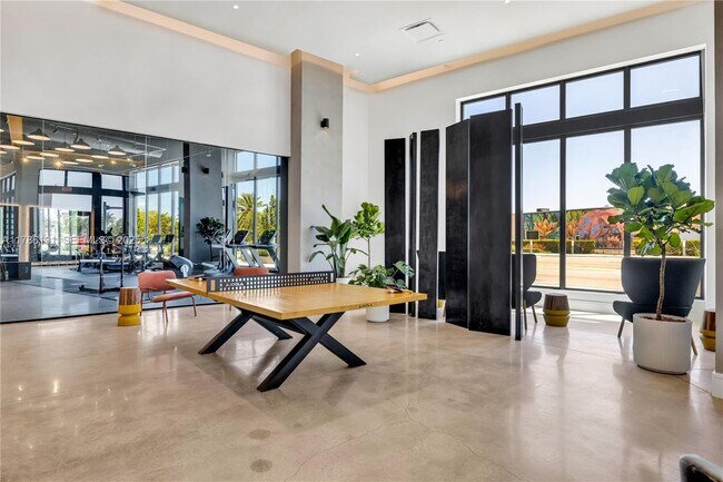 Building Photo - 3701 N Dixie Hwy