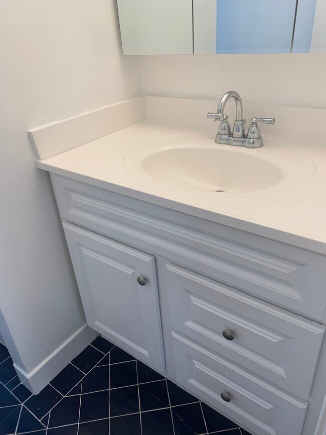 Bathroom - 1250 Franklin St