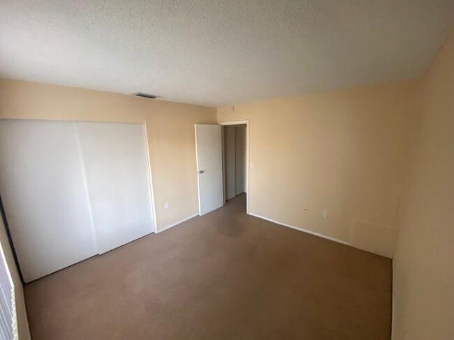 Building Photo - 2621 Pine Lake Terrace