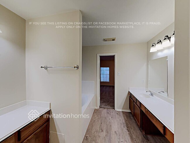 Building Photo - 9818 Golden Prairie Ln