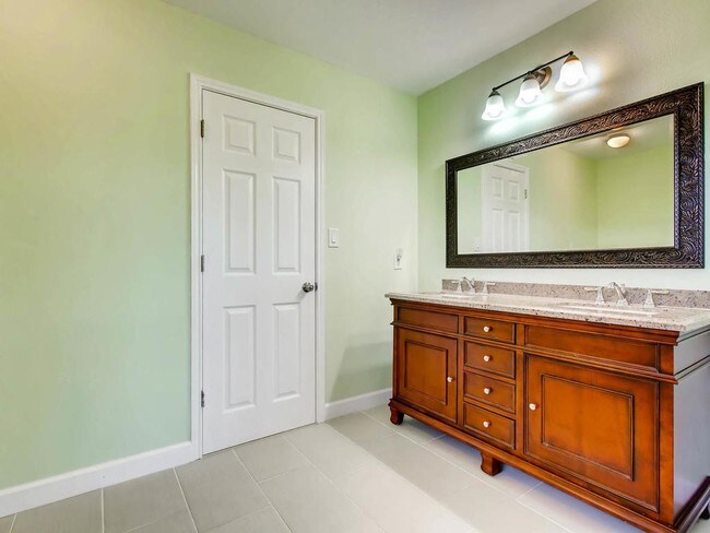 Building Photo - 10217 Medinah Greens Dr