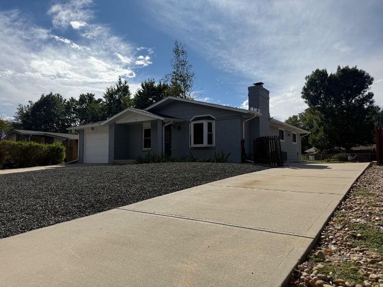 Primary Photo - 521 Alpine St