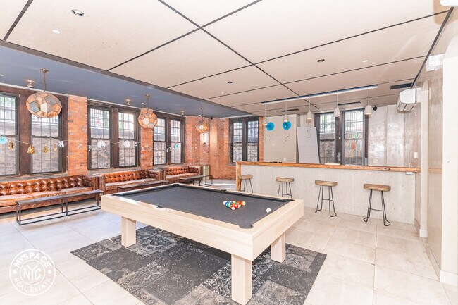 Building Photo - 21 Monitor St