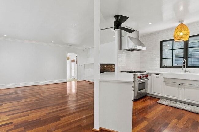 Building Photo - 311 33rd St