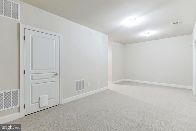 Building Photo - 523 Triadelphia Way