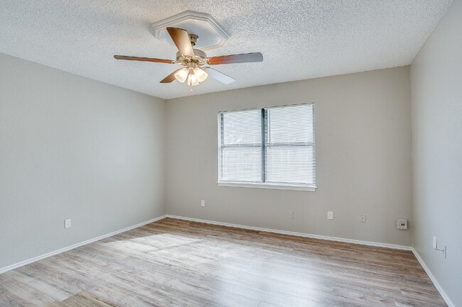 Building Photo - Fully updated 2/1.5/1 in Frenship!