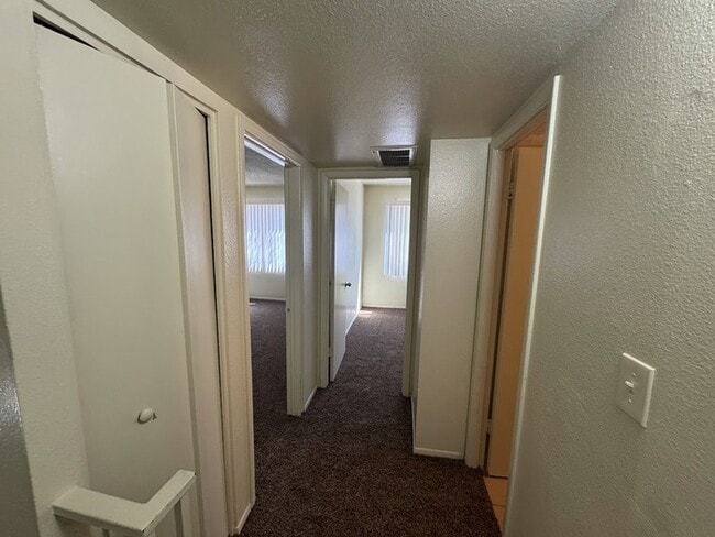Building Photo - Maryvale 2 bedroom townhome