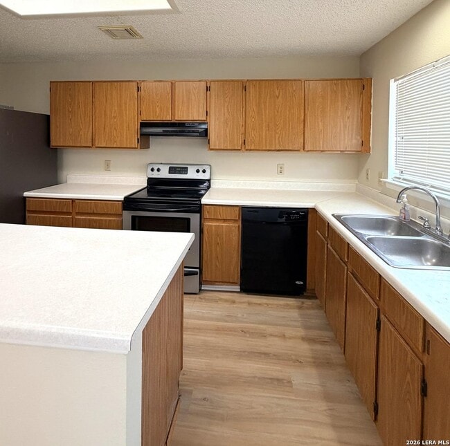 Building Photo - 9202 Roquefort