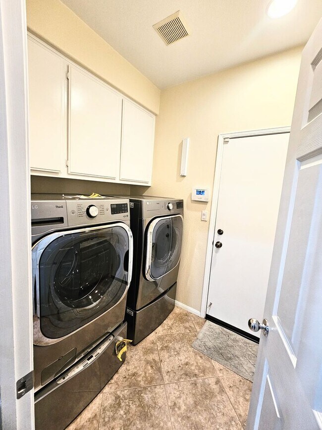 Building Photo - Highly Upgraded Paseo Del Sol Home!