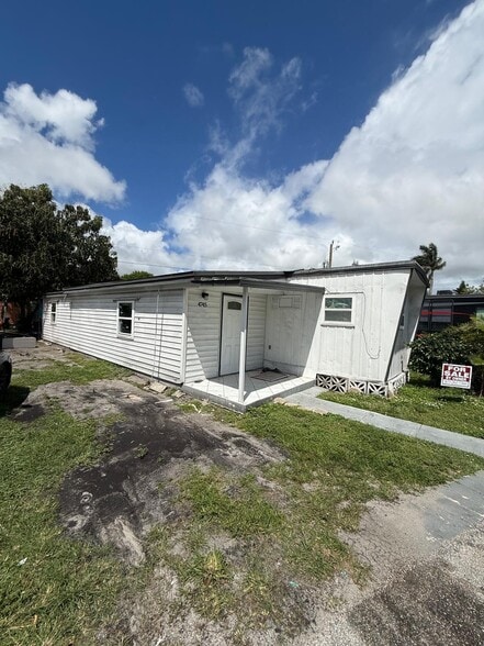 Building Photo - 4732 SW 46th Ln