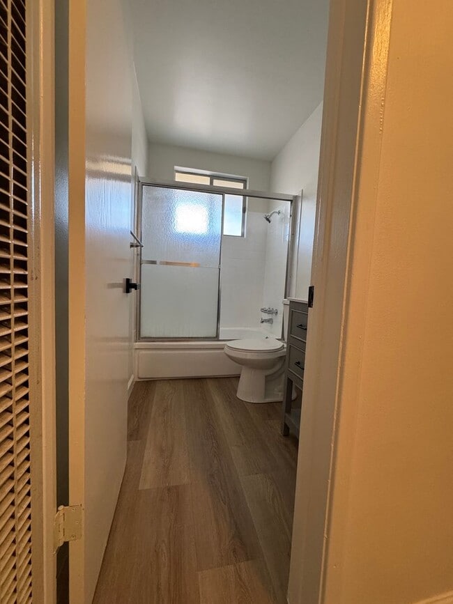 Building Photo - 673 W 22nd St